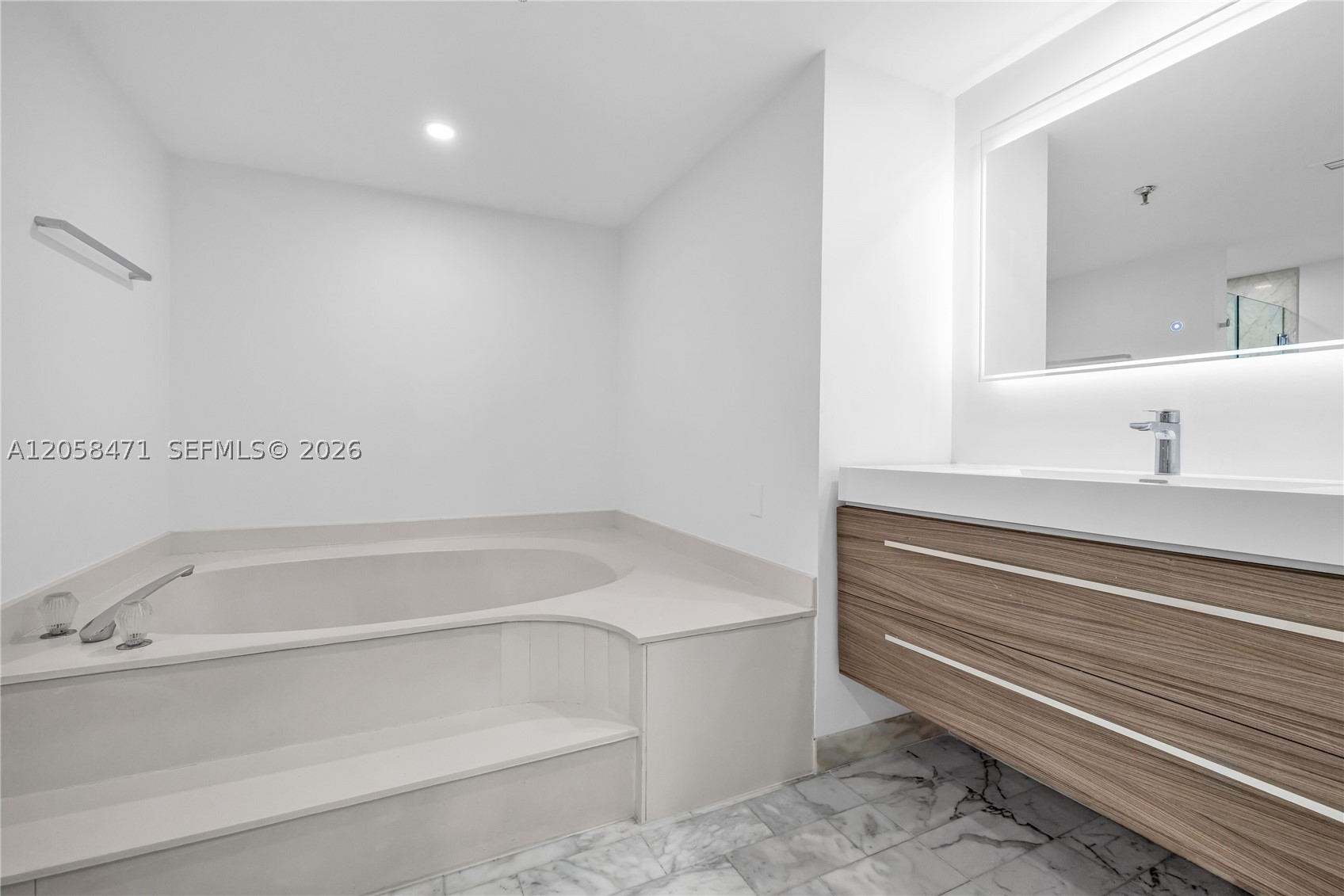 9 Island Ave #814, Miami Beach FL 33139