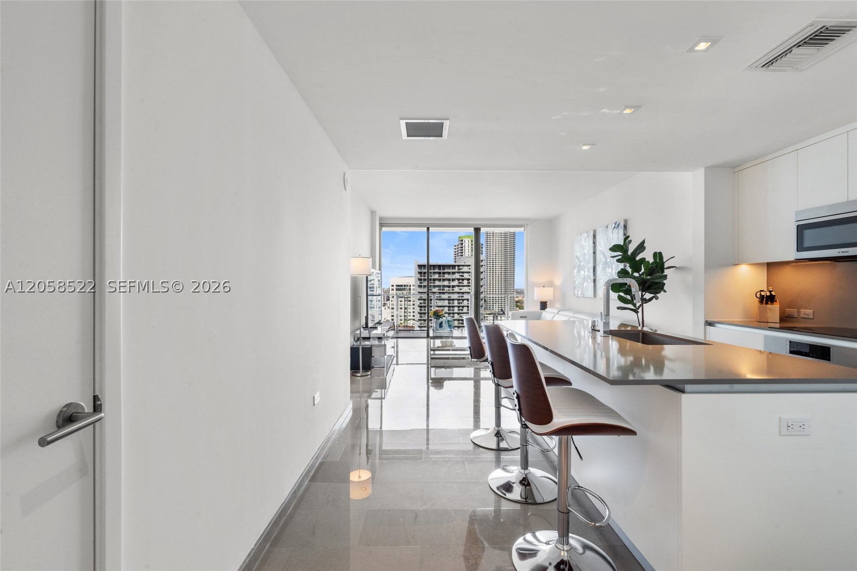 68 SE 6th St #2306, Miami FL 33131