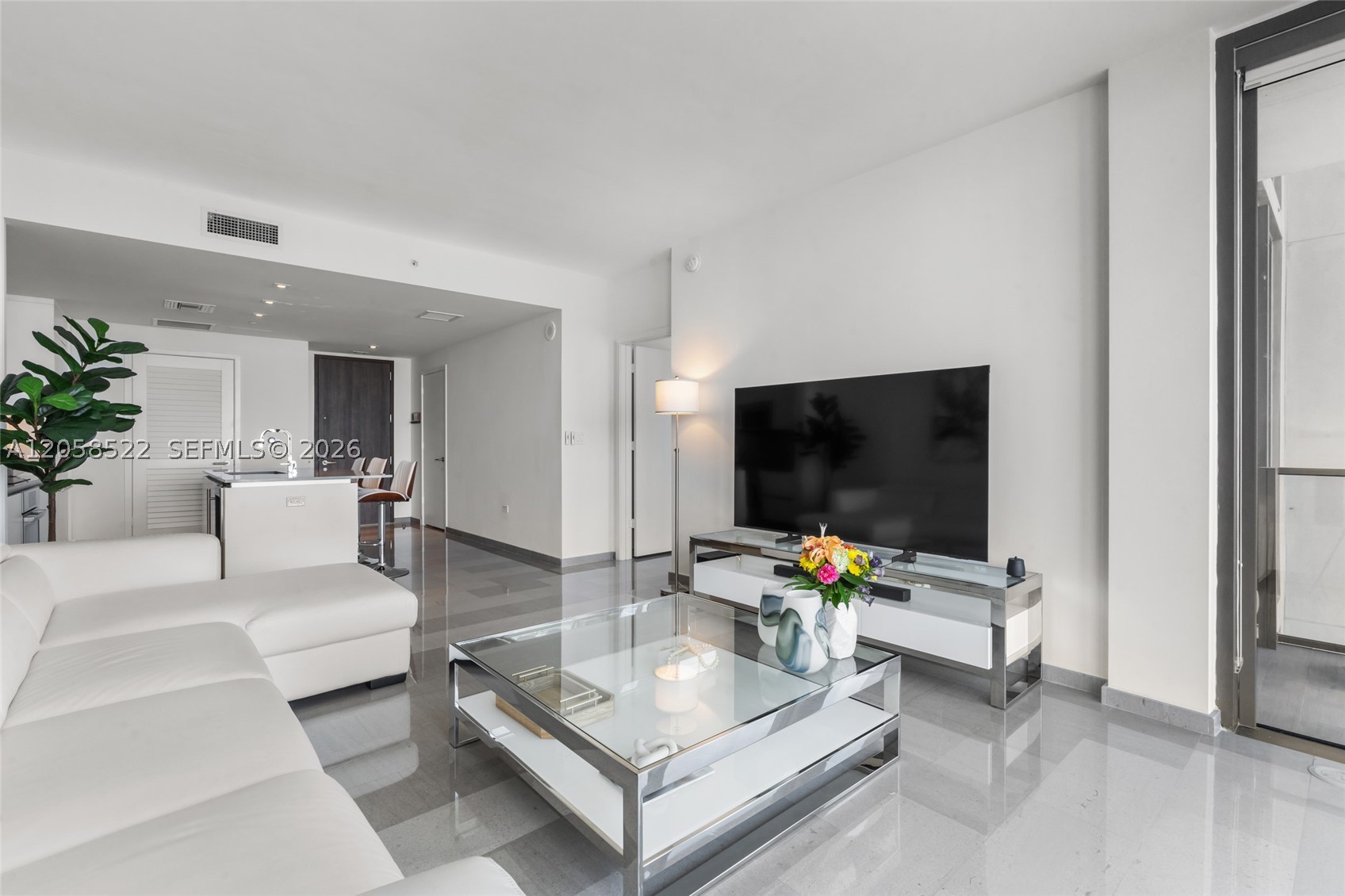 68 SE 6th St #2306, Miami FL 33131