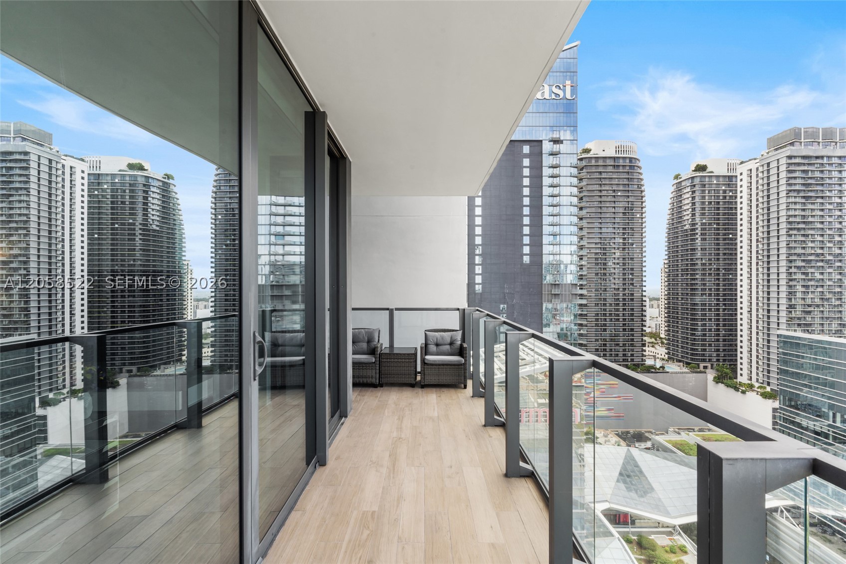 68 SE 6th St #2306, Miami FL 33131