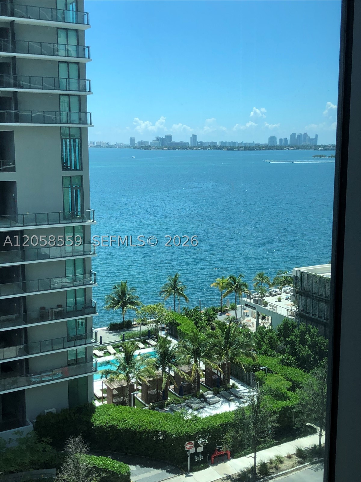 650 NE 32nd St #908, Miami FL 33137