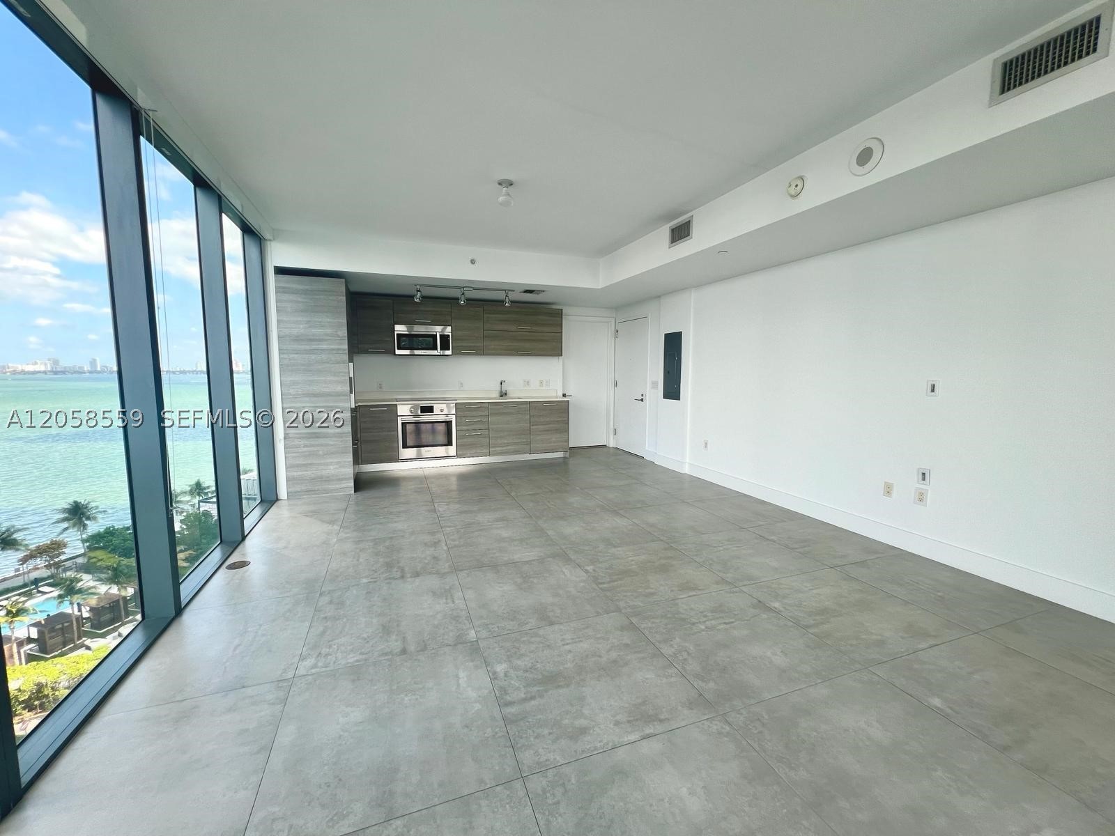 650 NE 32nd St #908, Miami FL 33137