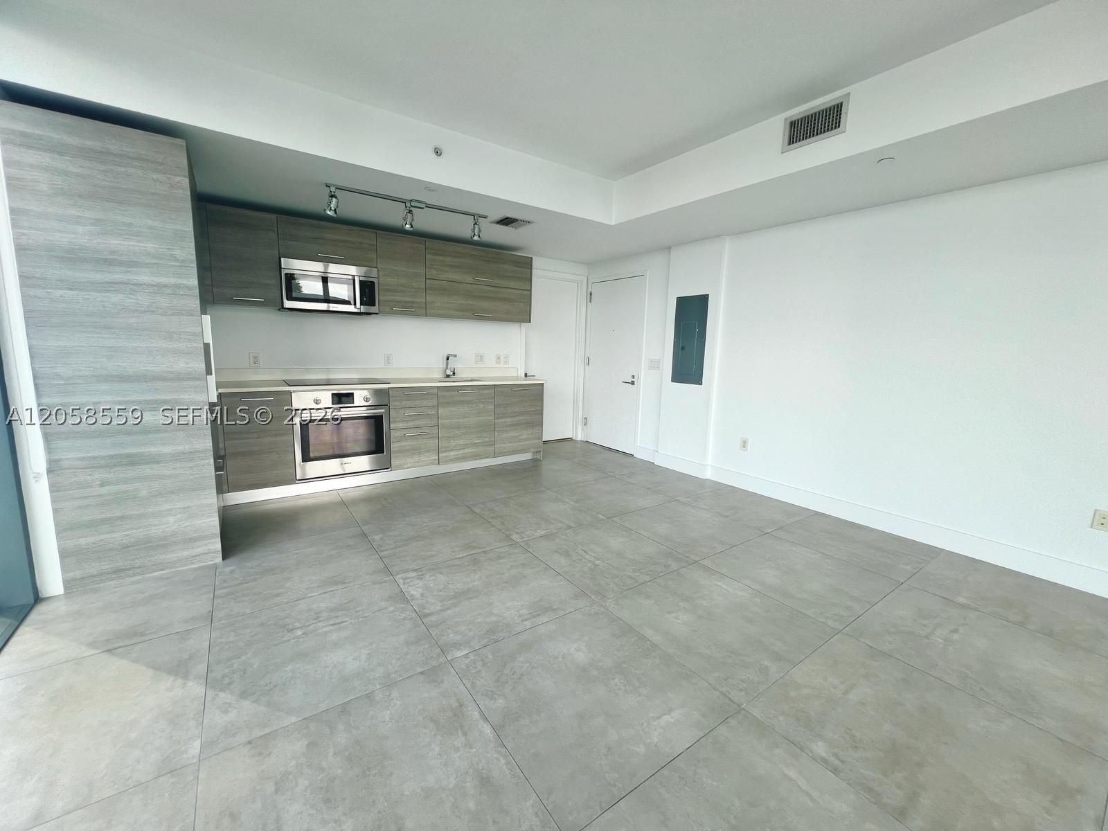 650 NE 32nd St #908, Miami FL 33137