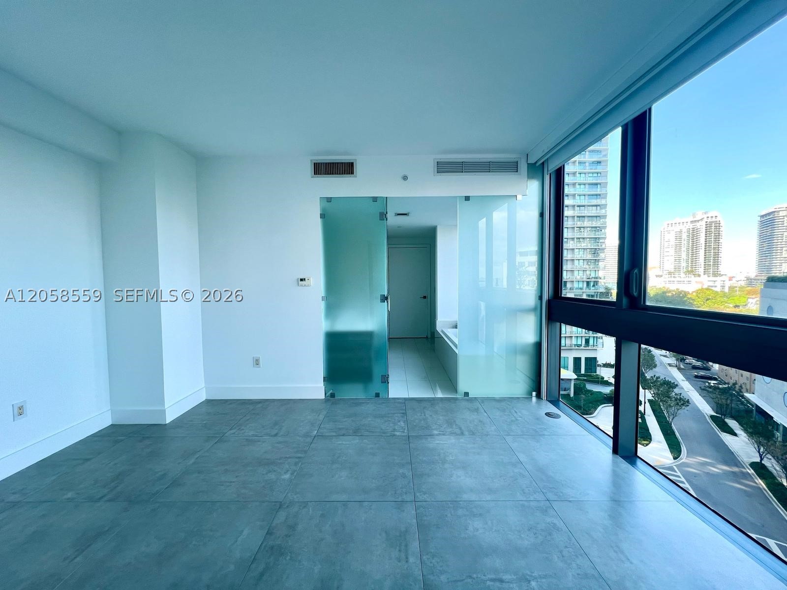 650 NE 32nd St #908, Miami FL 33137