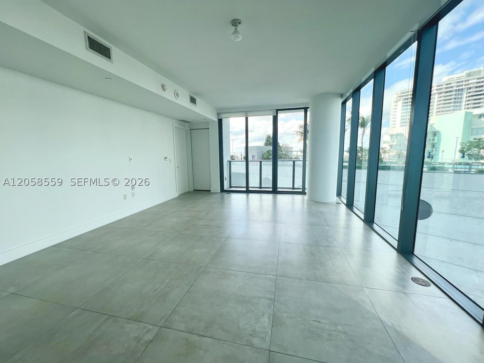 650 NE 32nd St #908, Miami FL 33137