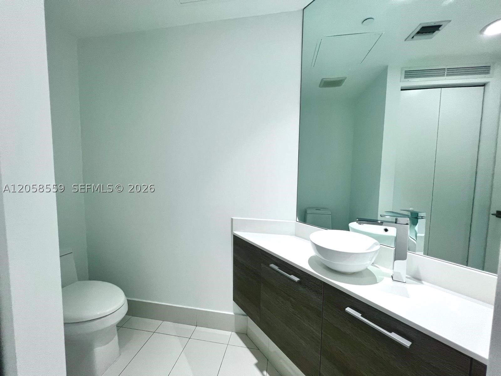 650 NE 32nd St #908, Miami FL 33137