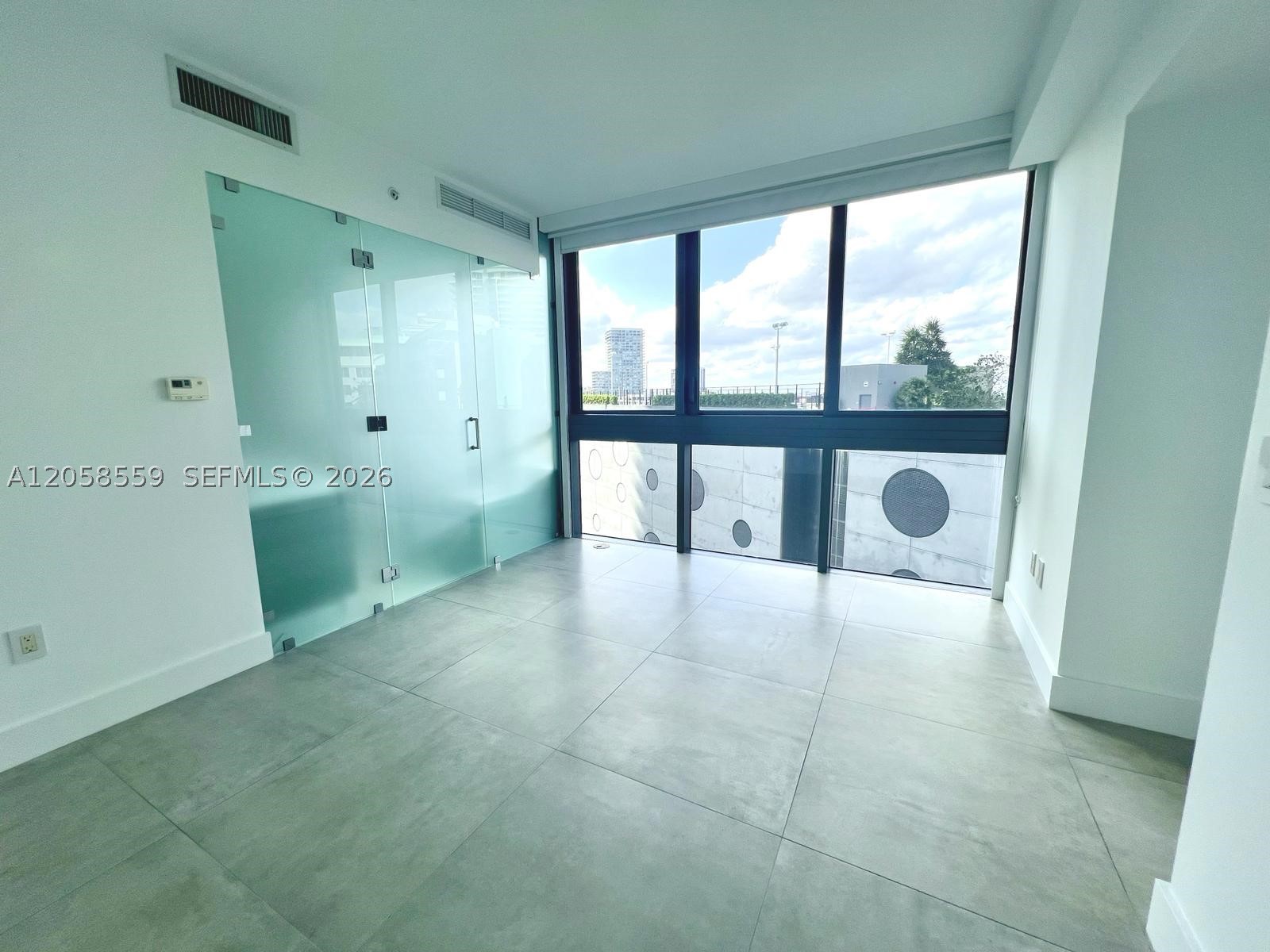 650 NE 32nd St #908, Miami FL 33137