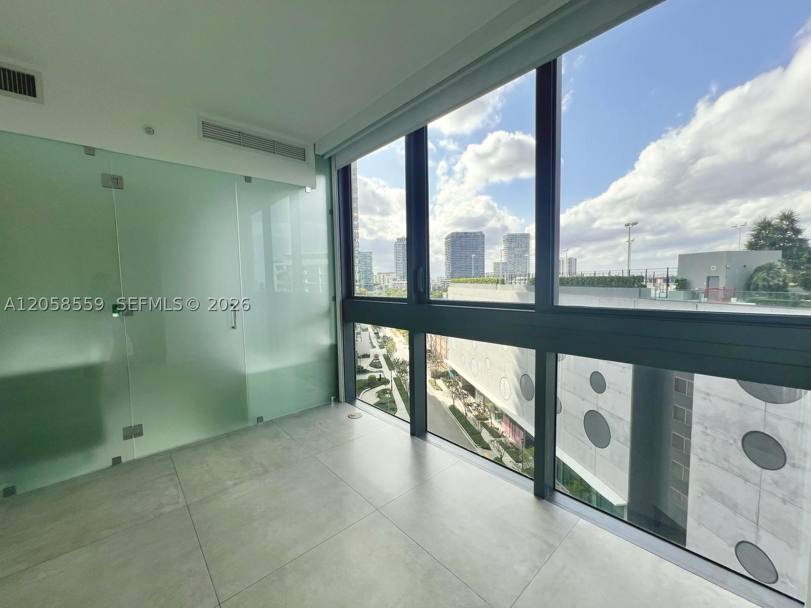 650 NE 32nd St #908, Miami FL 33137