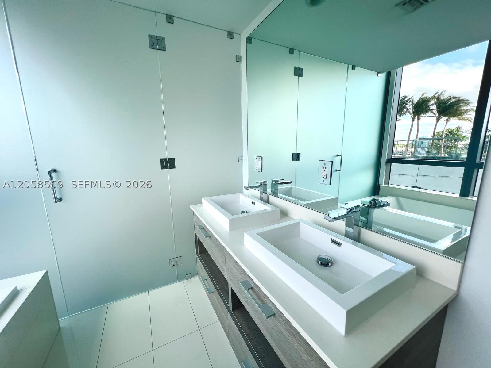 650 NE 32nd St #908, Miami FL 33137
