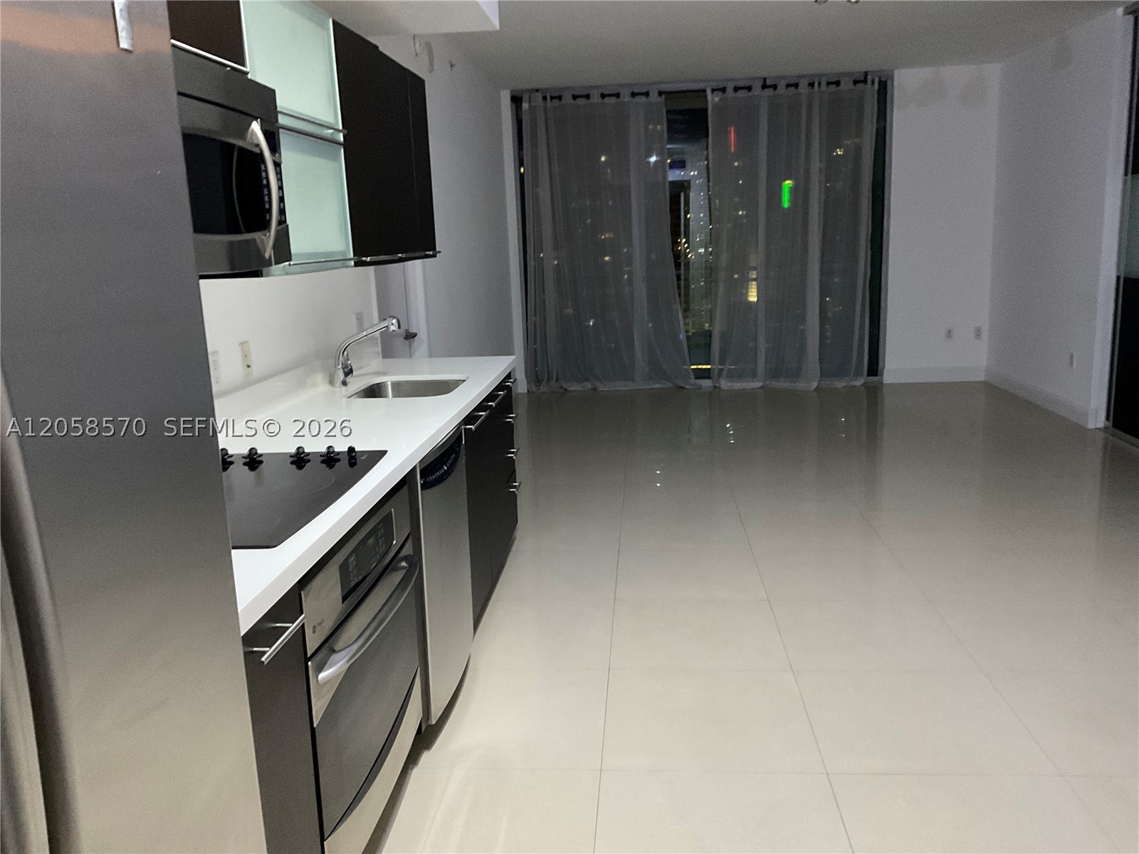 90 SW 3rd St #3910, Miami FL 33130