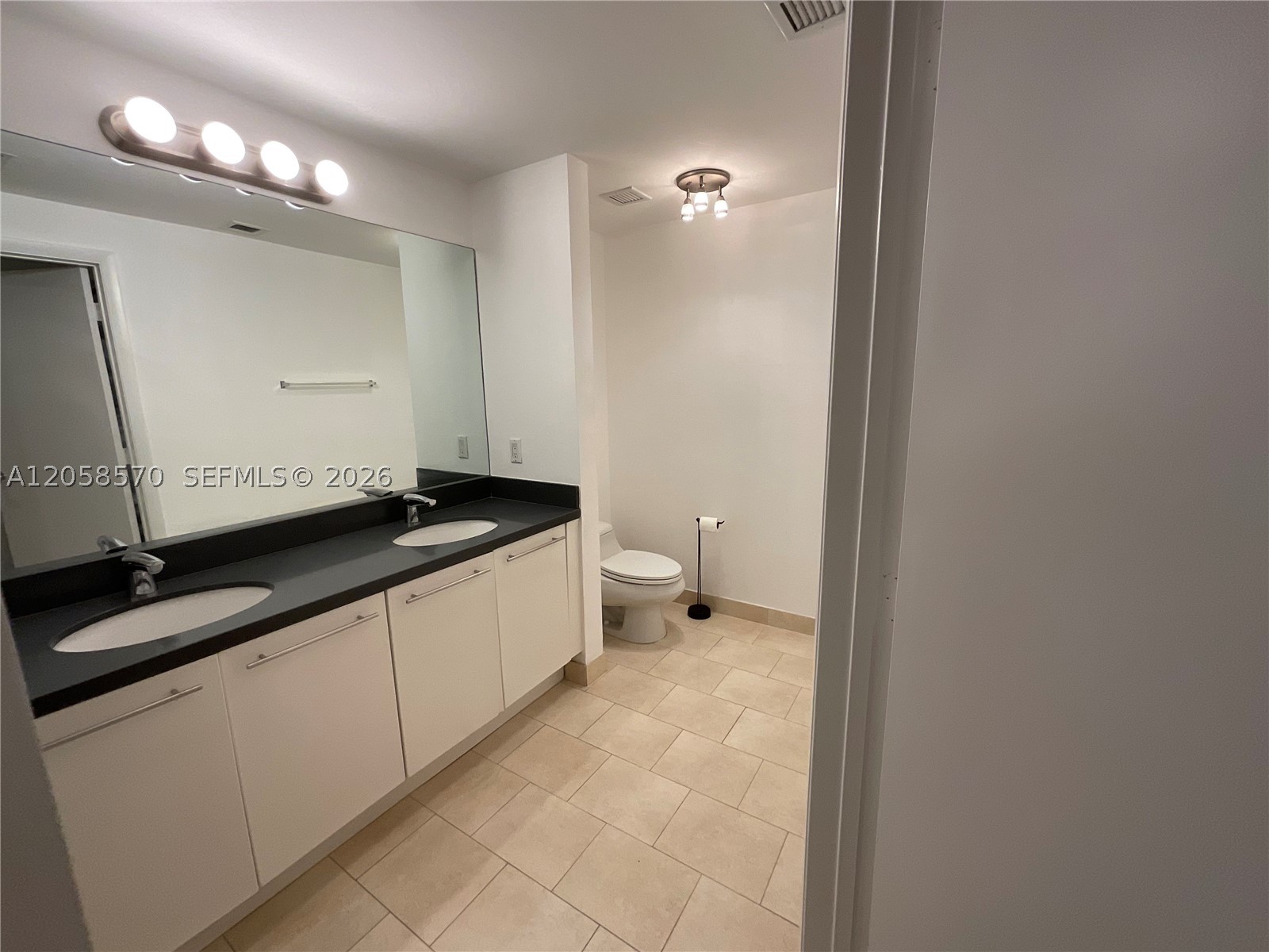 90 SW 3rd St #3910, Miami FL 33130