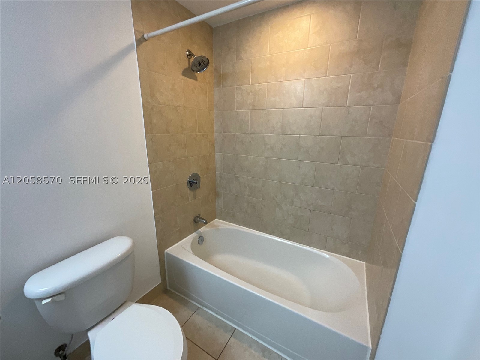 90 SW 3rd St #3910, Miami FL 33130