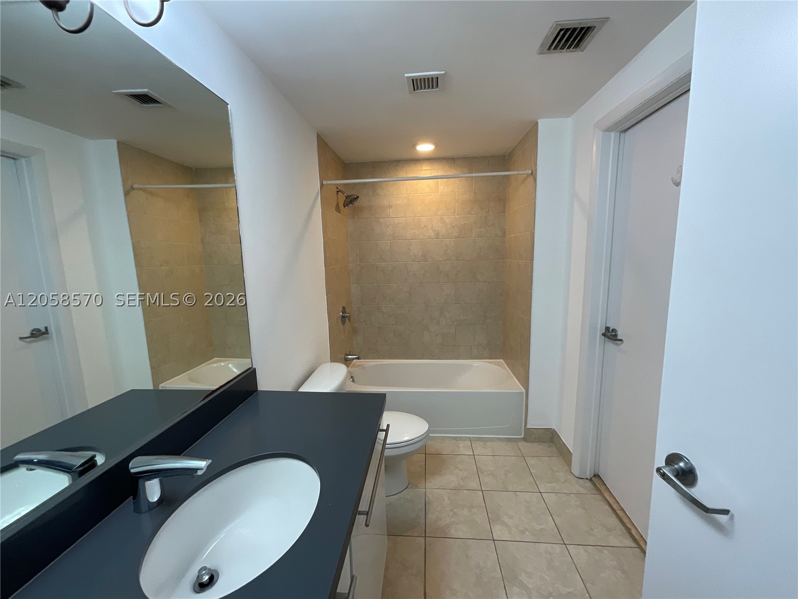 90 SW 3rd St #3910, Miami FL 33130