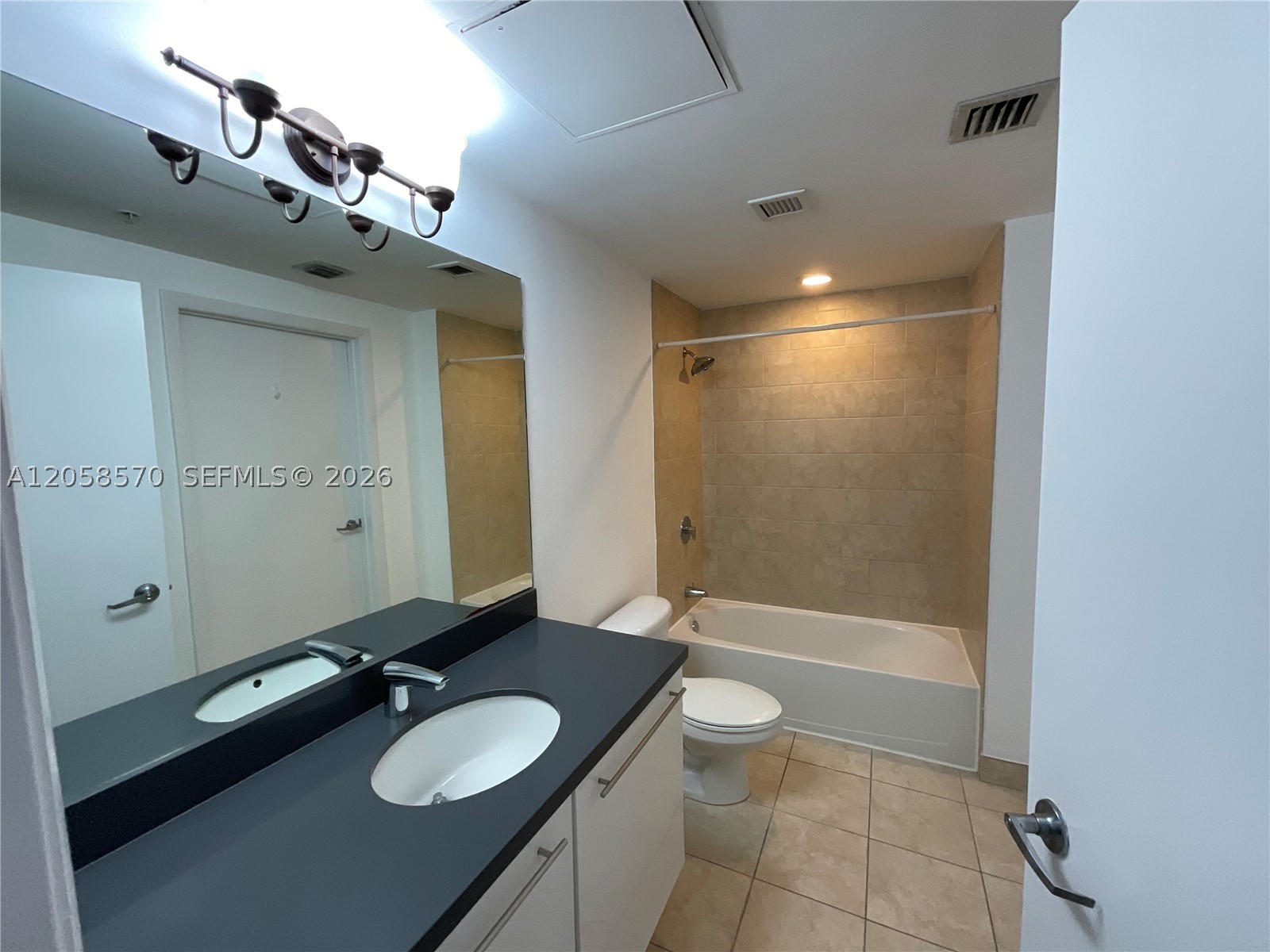 90 SW 3rd St #3910, Miami FL 33130