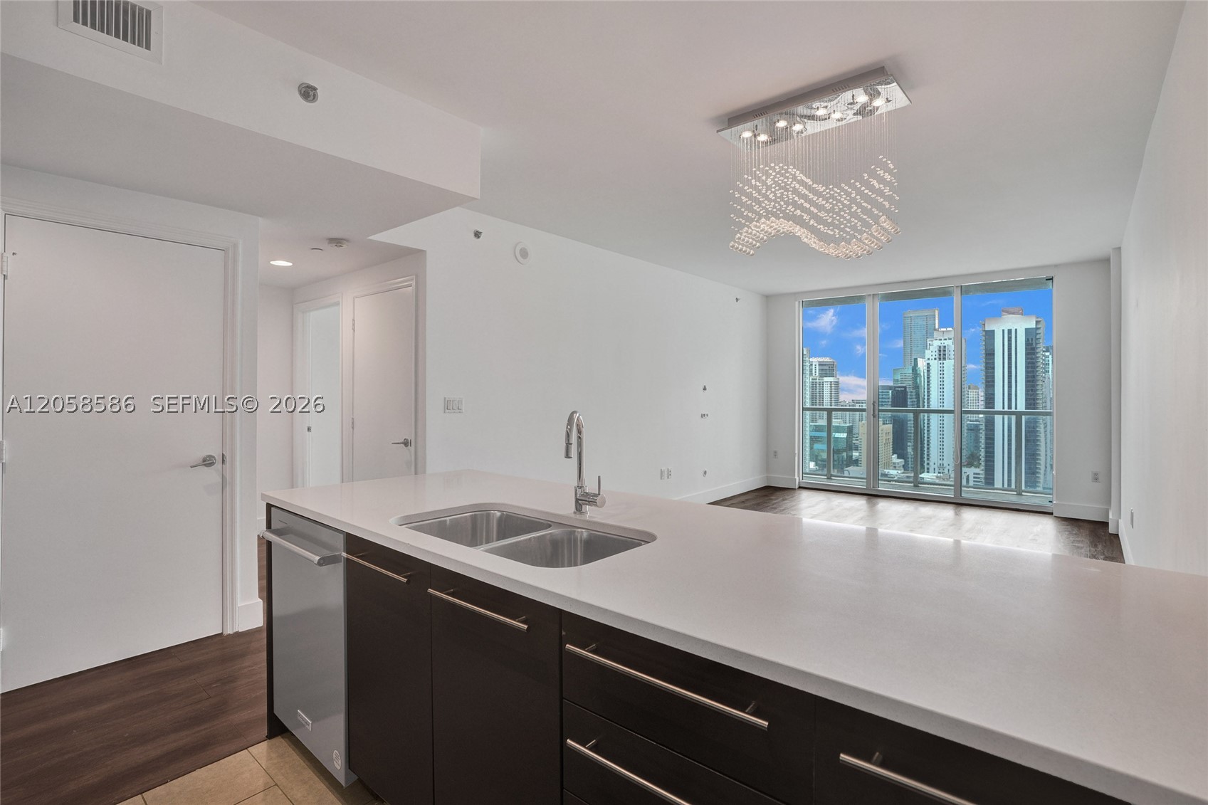 55 SE 6th St #3604, Miami FL 33131