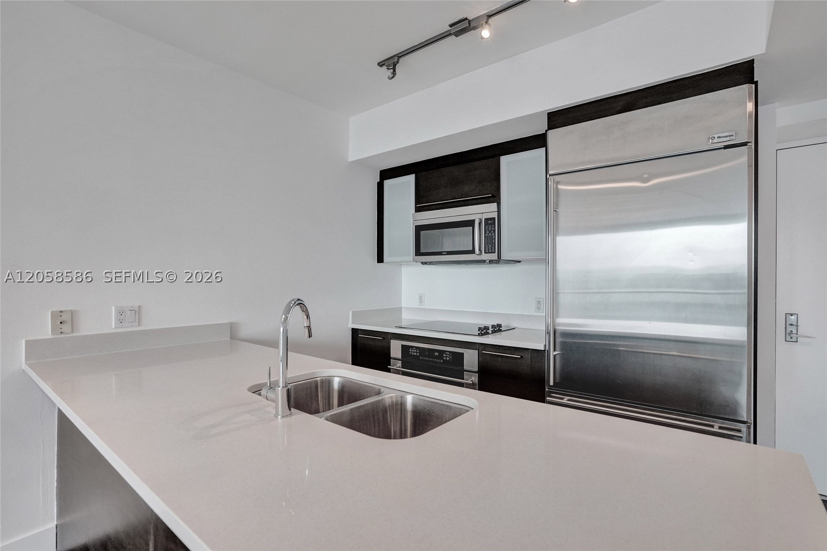 55 SE 6th St #3604, Miami FL 33131