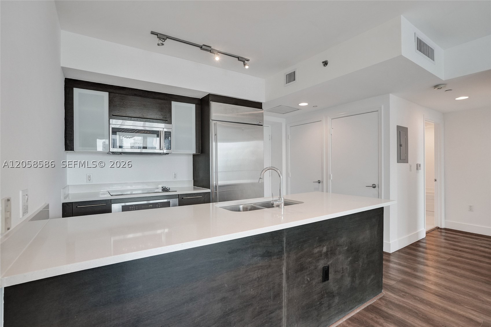 55 SE 6th St #3604, Miami FL 33131