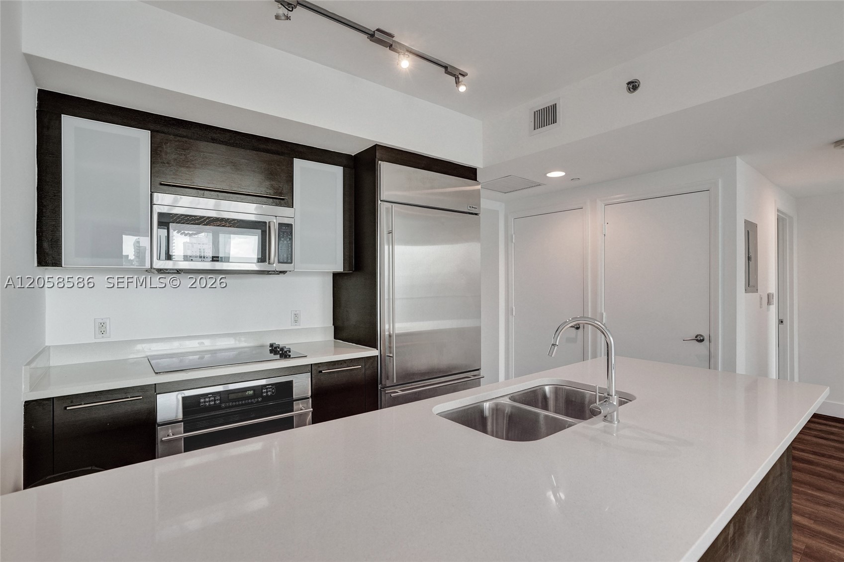 55 SE 6th St #3604, Miami FL 33131