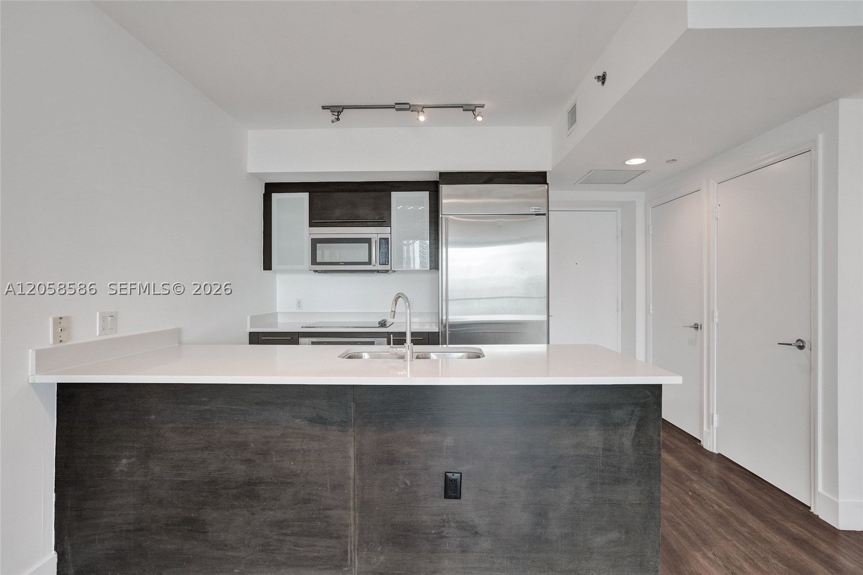 55 SE 6th St #3604, Miami FL 33131