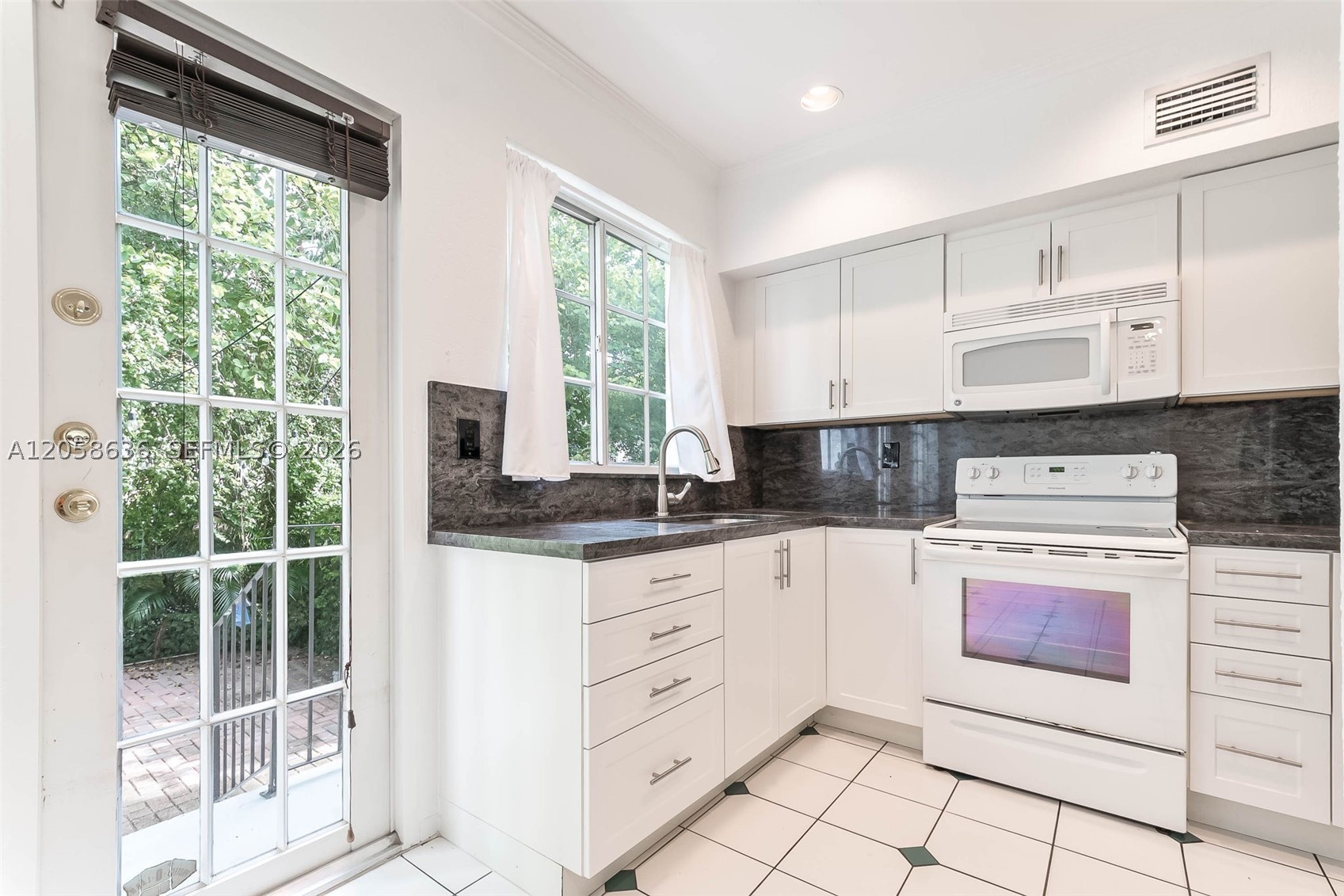 21 Madeira Ave #18, Coral Gables FL 33134
