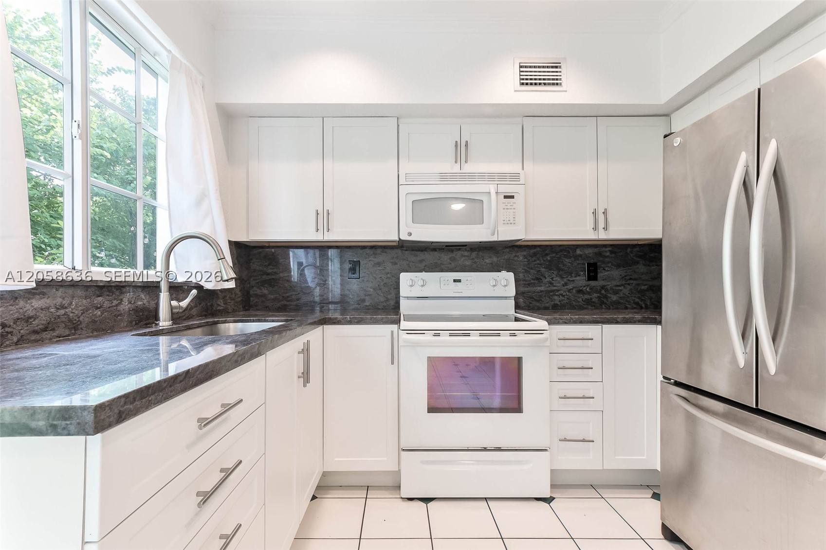21 Madeira Ave #18, Coral Gables FL 33134