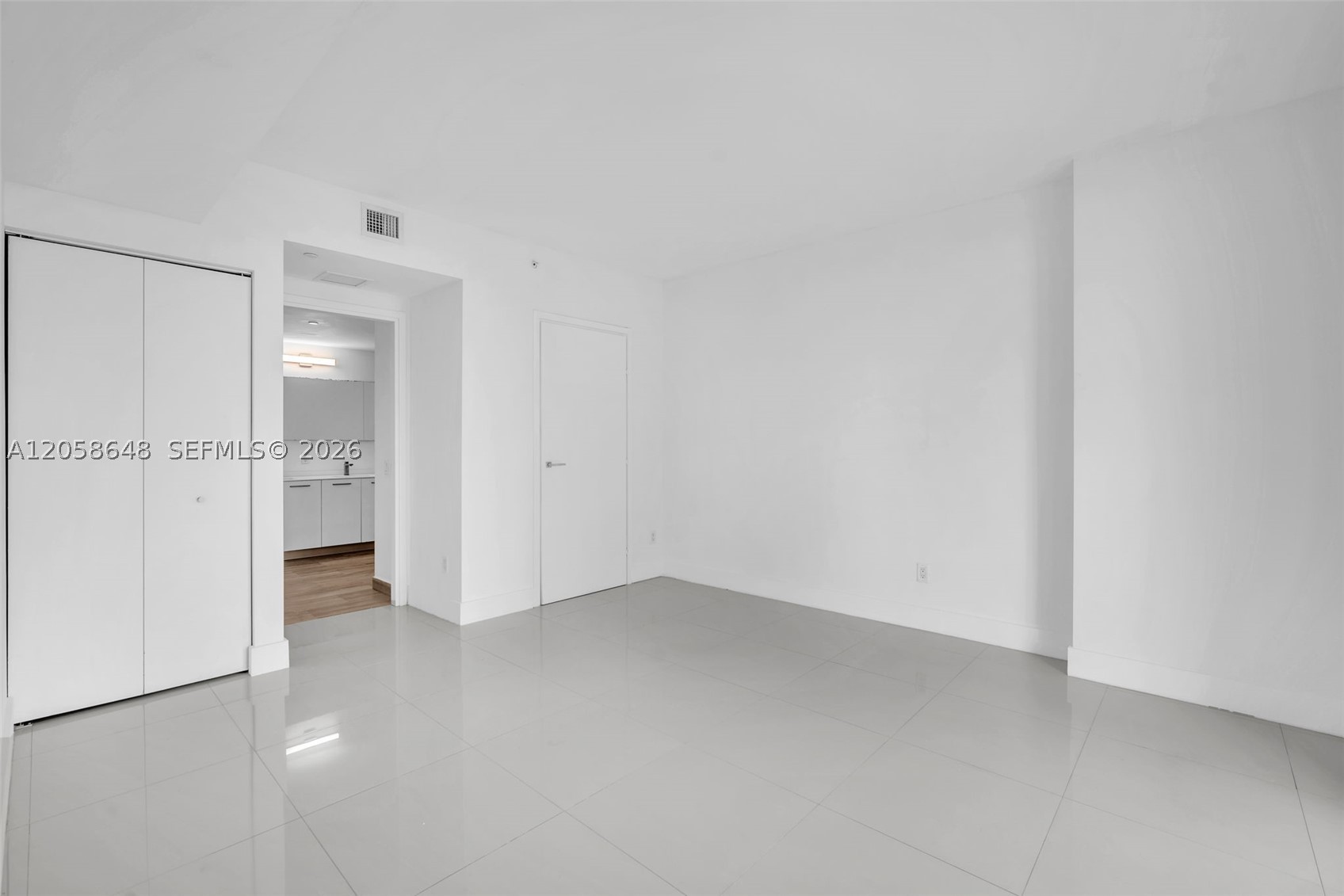 1300 Brickell Bay Dr #2005, Miami FL 33131