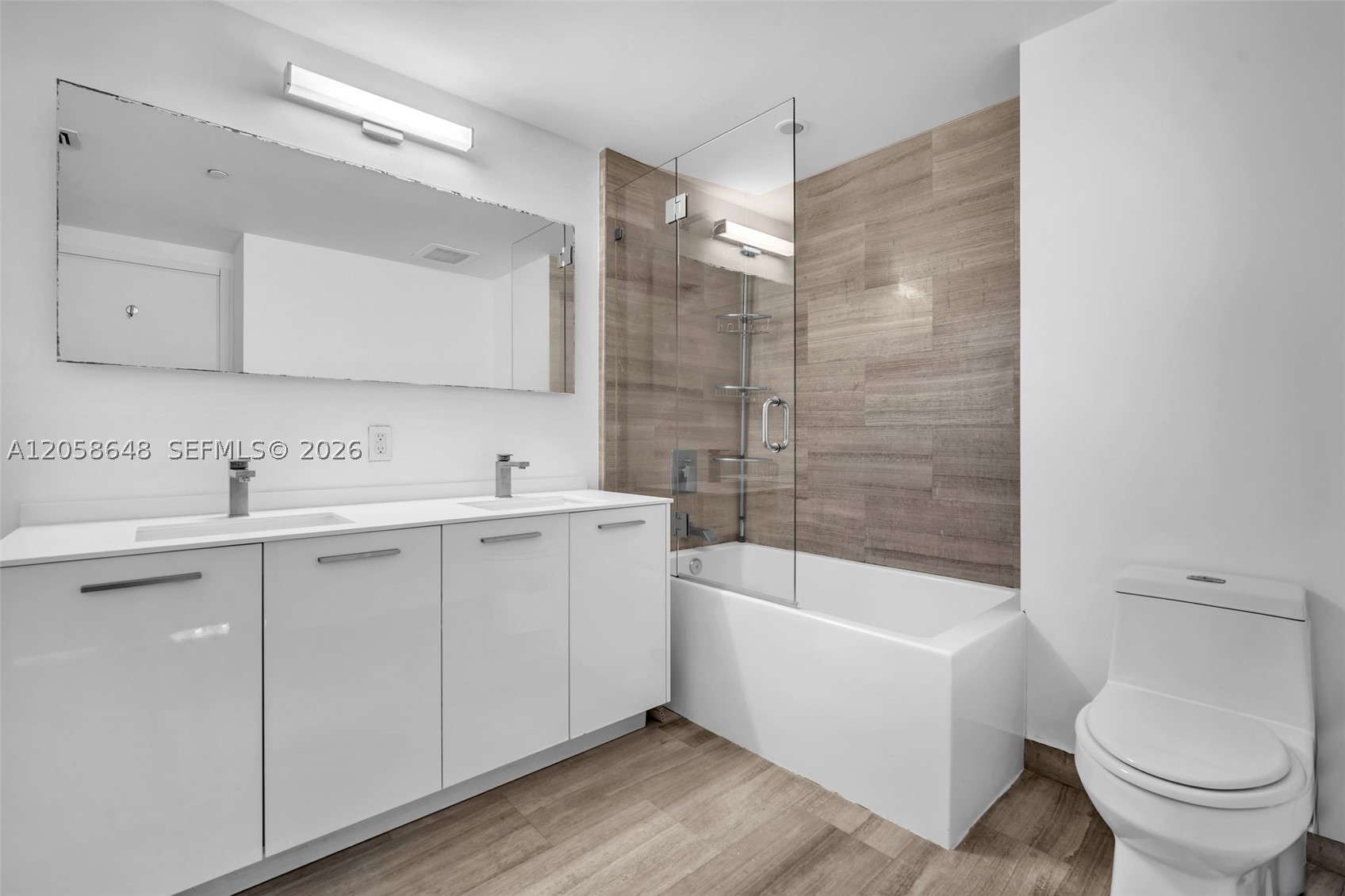 1300 Brickell Bay Dr #2005, Miami FL 33131