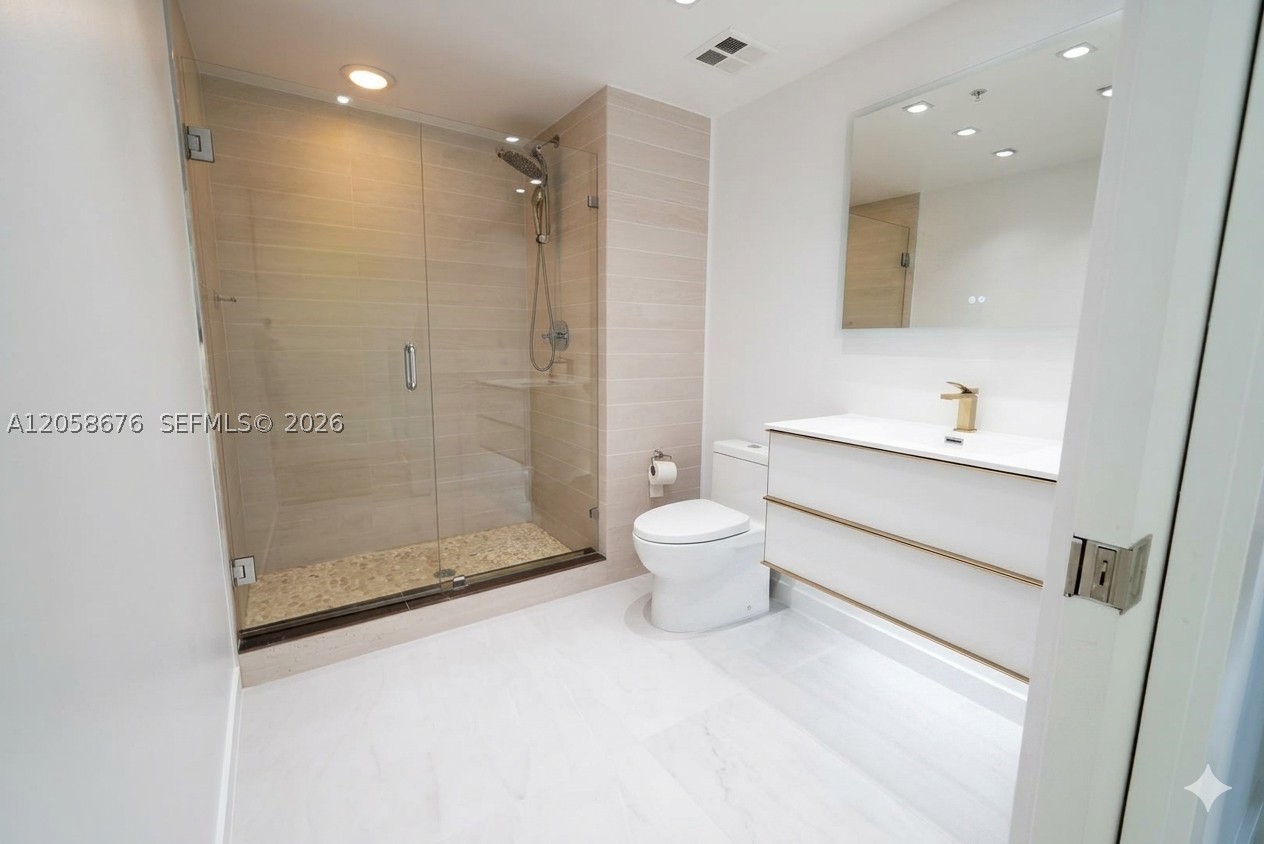 325 S Biscayne Blvd #3314, Miami FL 33131