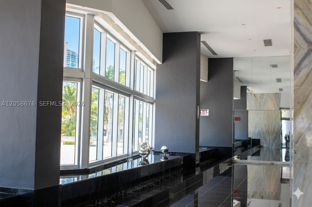 325 S Biscayne Blvd #3314, Miami FL 33131