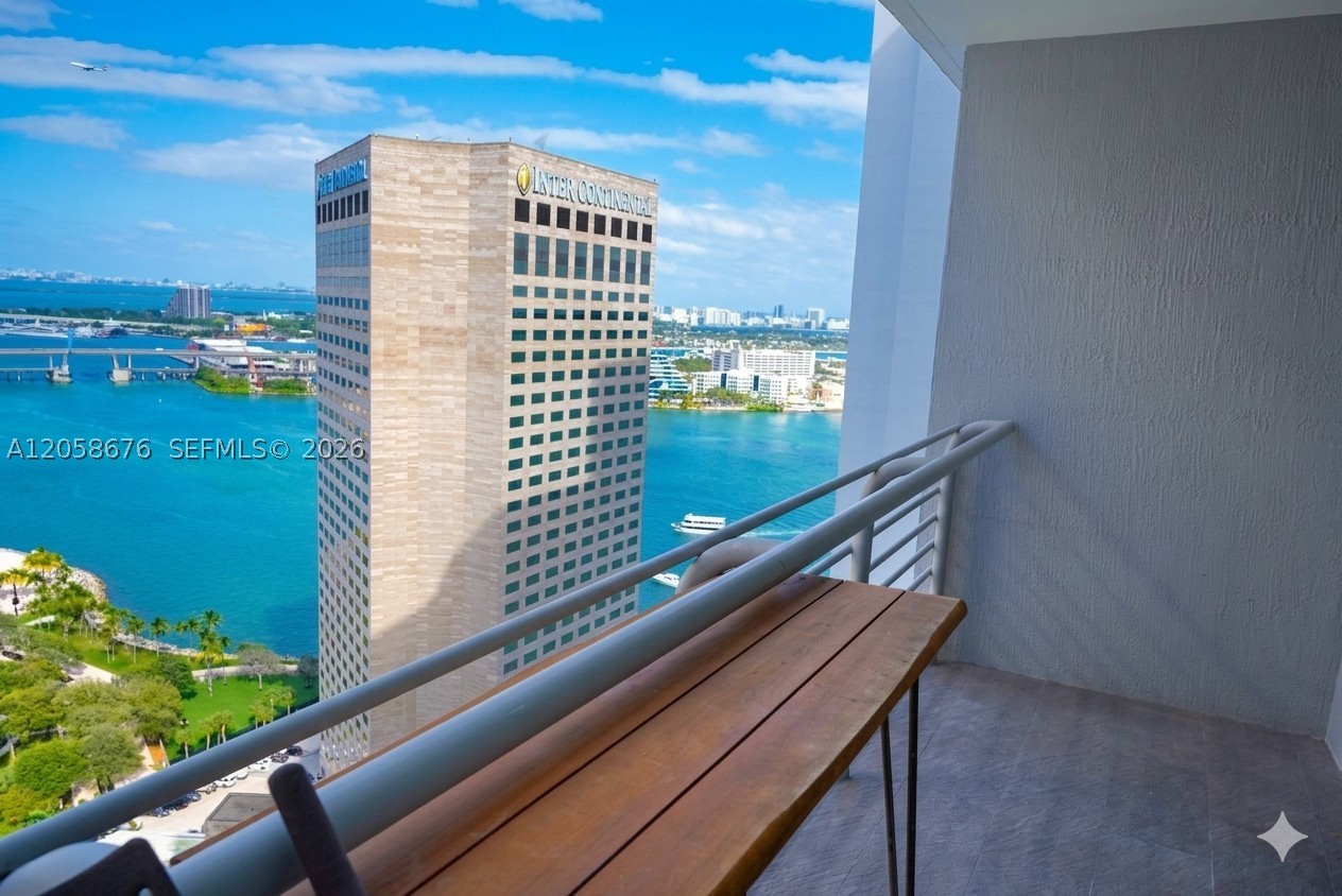 325 S Biscayne Blvd #3314, Miami FL 33131