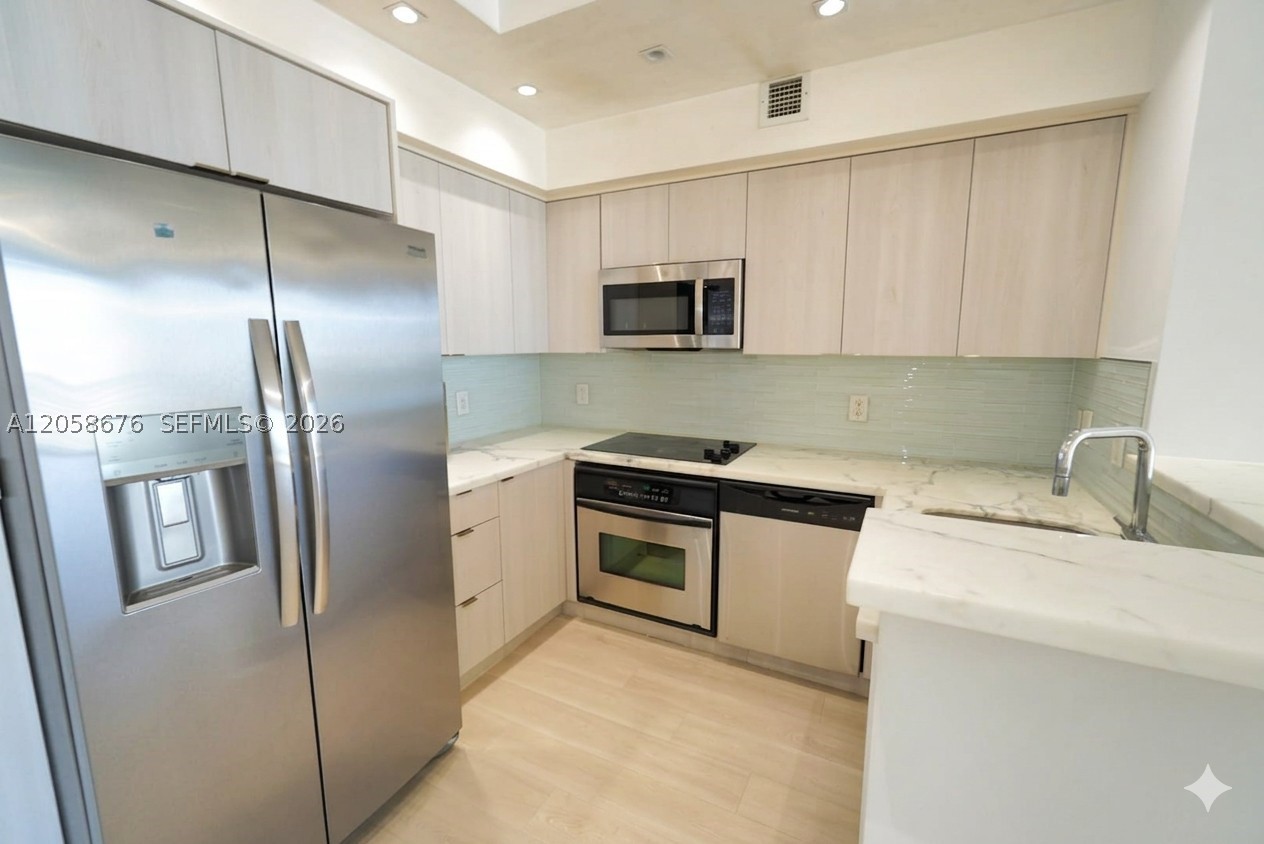 325 S Biscayne Blvd #3314, Miami FL 33131