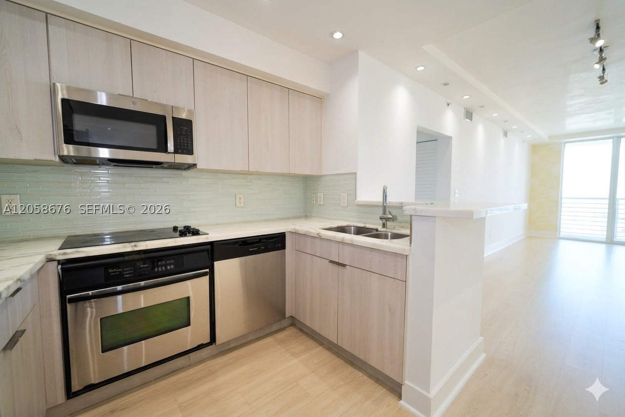 325 S Biscayne Blvd #3314, Miami FL 33131