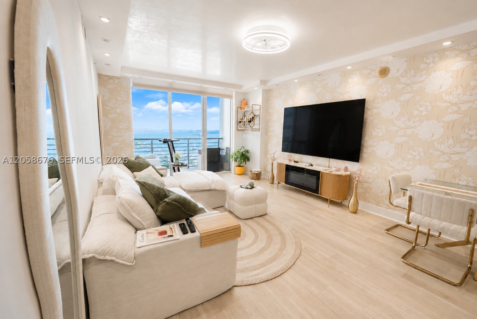 325 S Biscayne Blvd #3314, Miami FL 33131