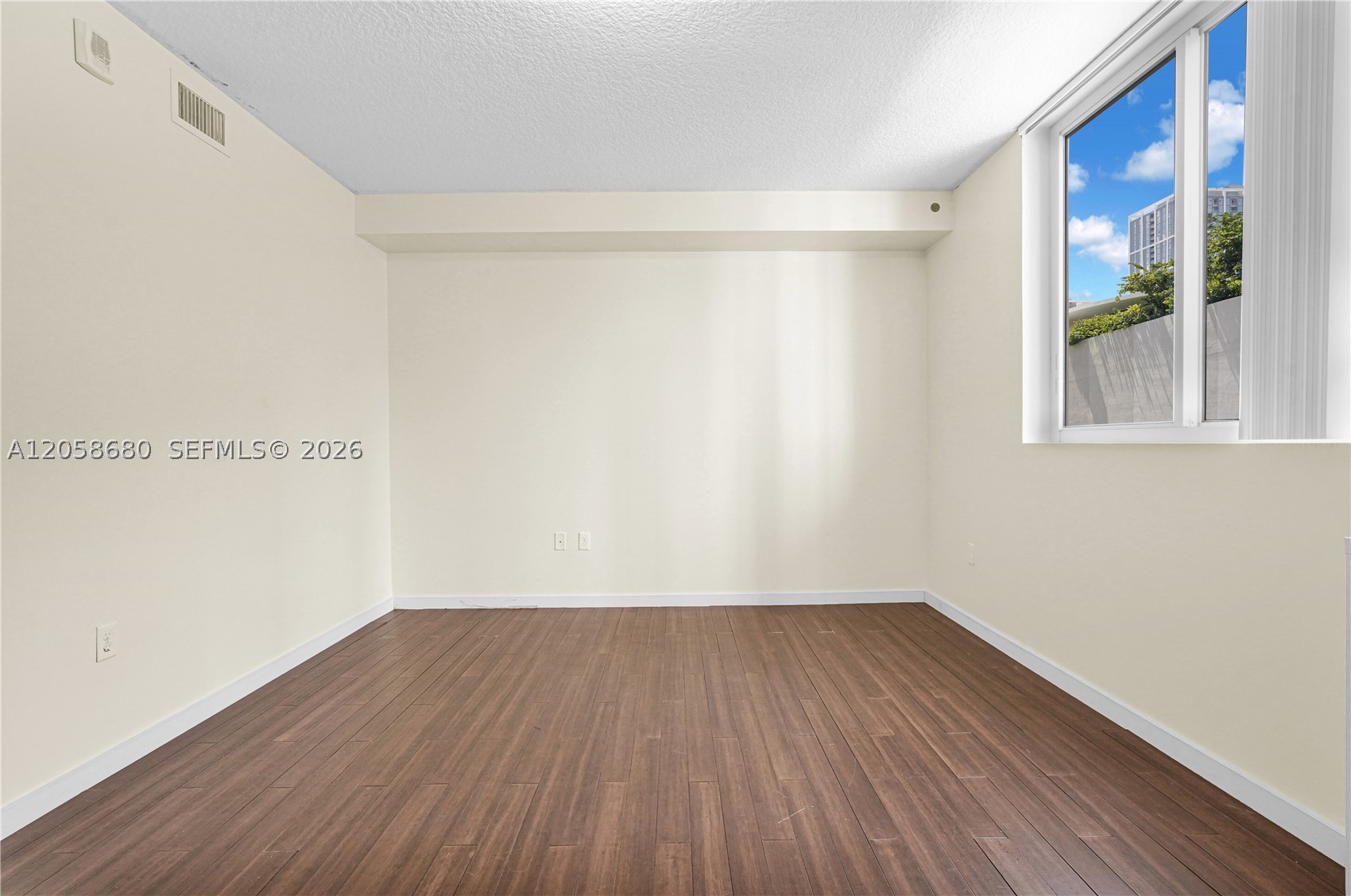 601 NE 23rd St #901, Miami FL 33137