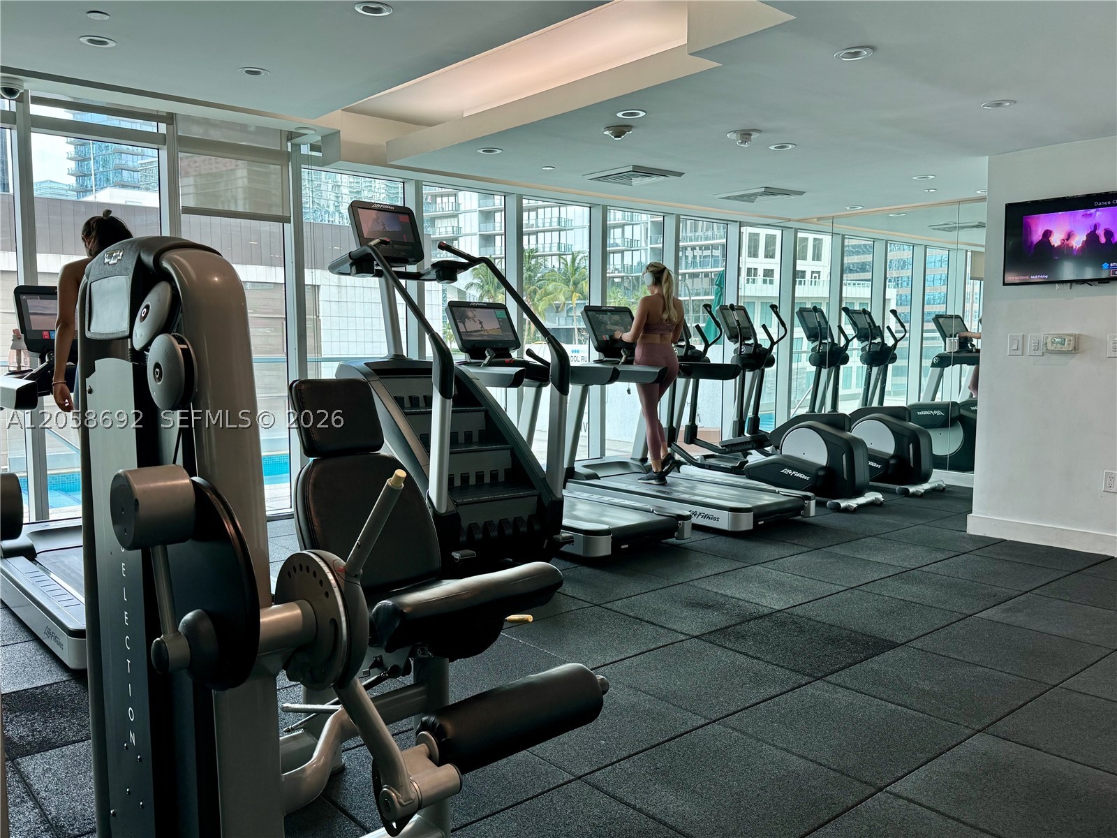 500 Brickell Ave #1407, Miami FL 33131
