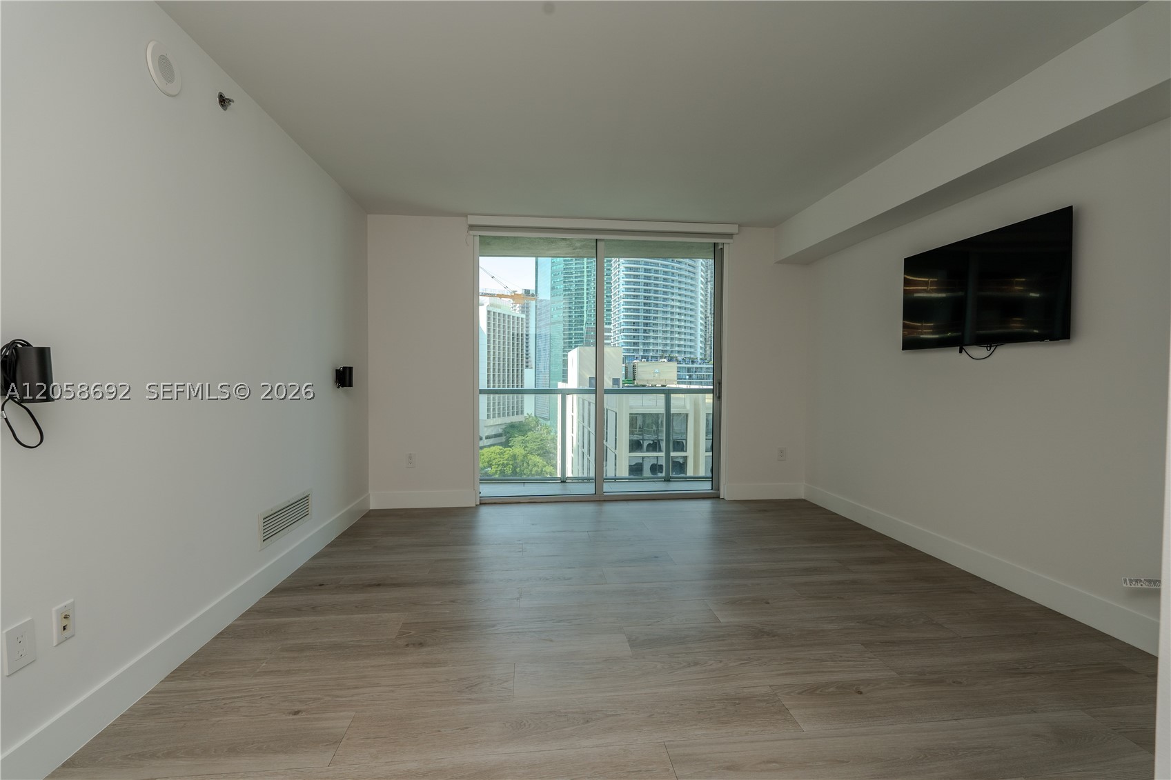 500 Brickell Ave #1407, Miami FL 33131