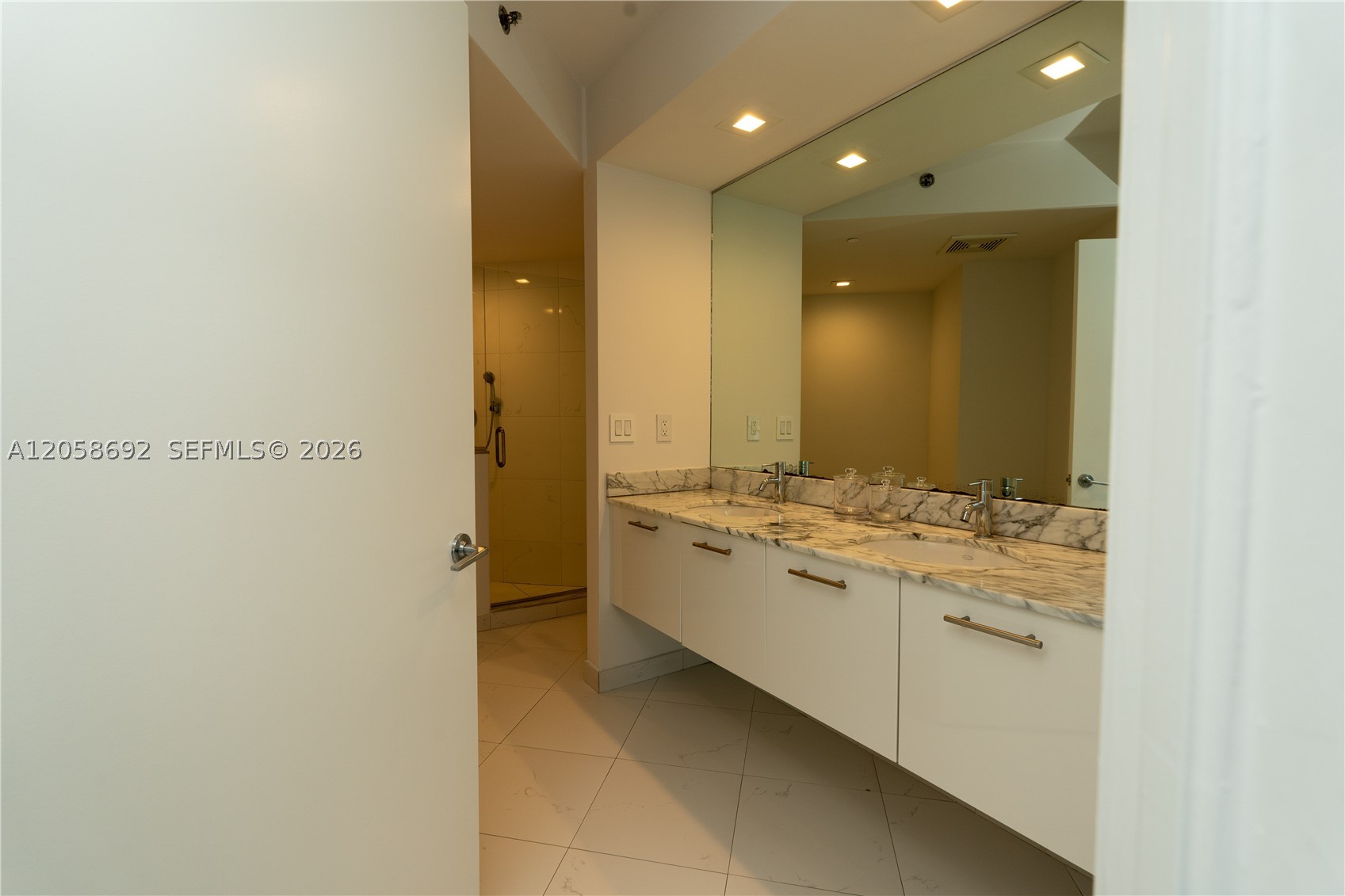 500 Brickell Ave #1407, Miami FL 33131