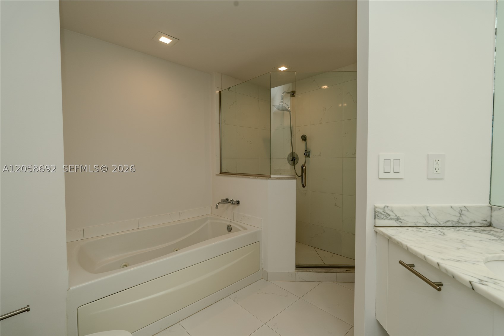 500 Brickell Ave #1407, Miami FL 33131