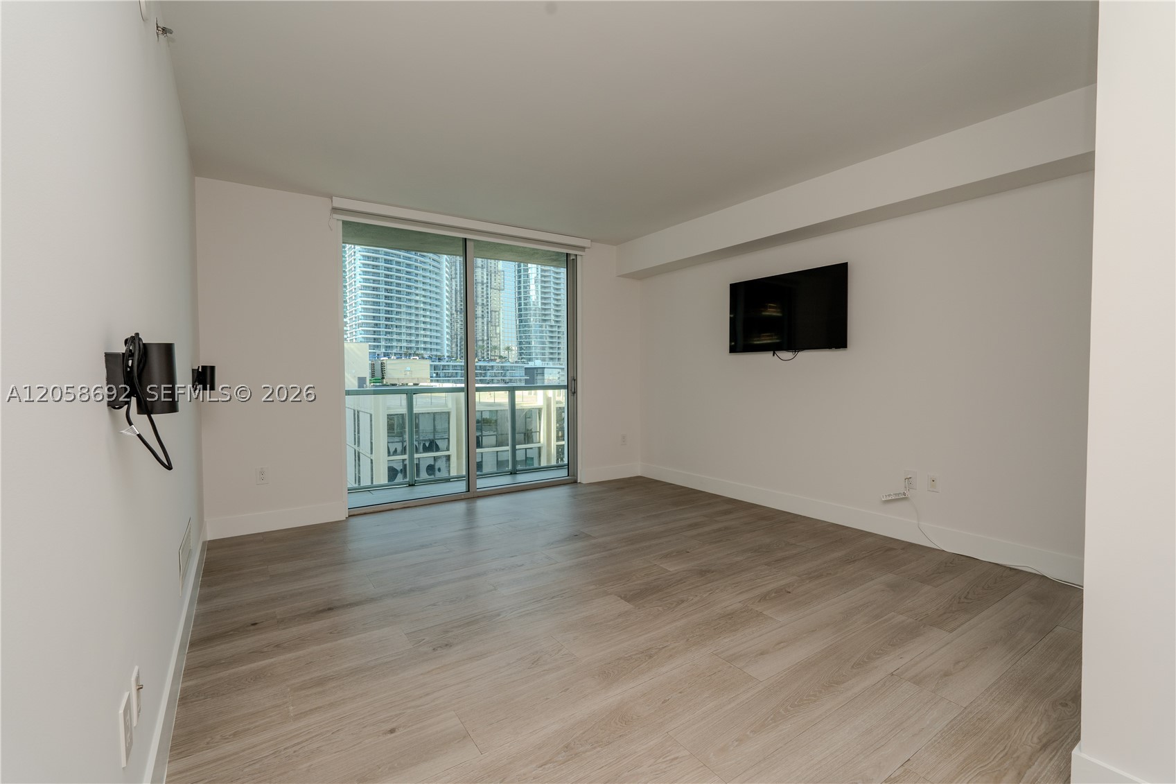 500 Brickell Ave #1407, Miami FL 33131