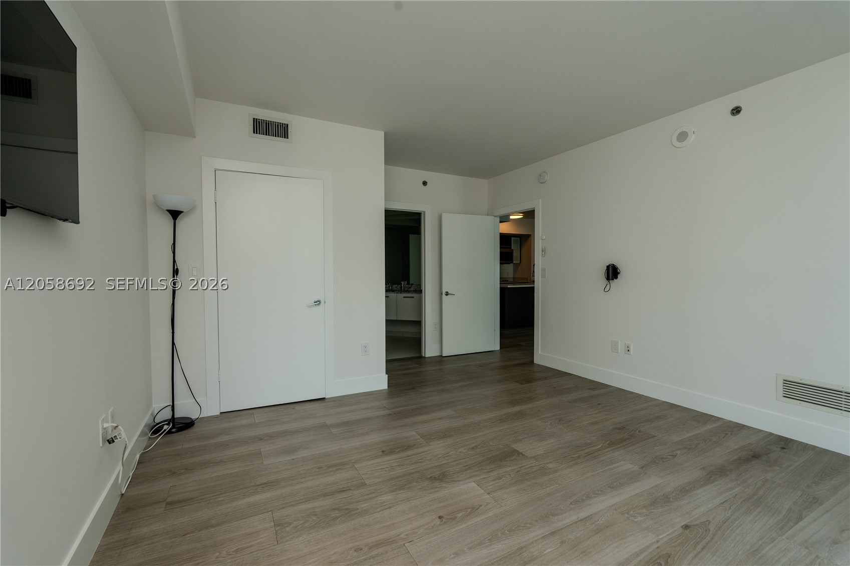 500 Brickell Ave #1407, Miami FL 33131
