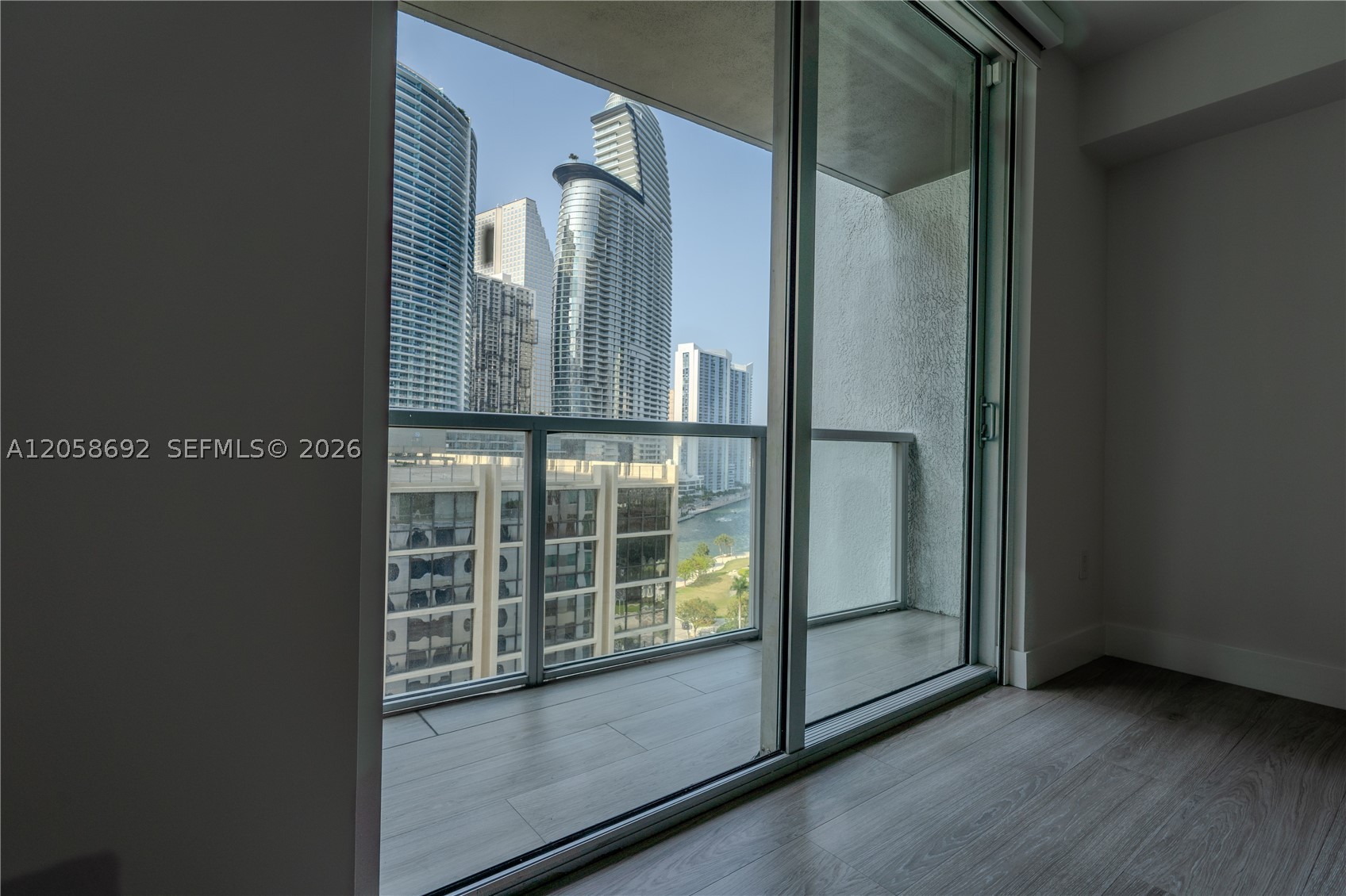 500 Brickell Ave #1407, Miami FL 33131