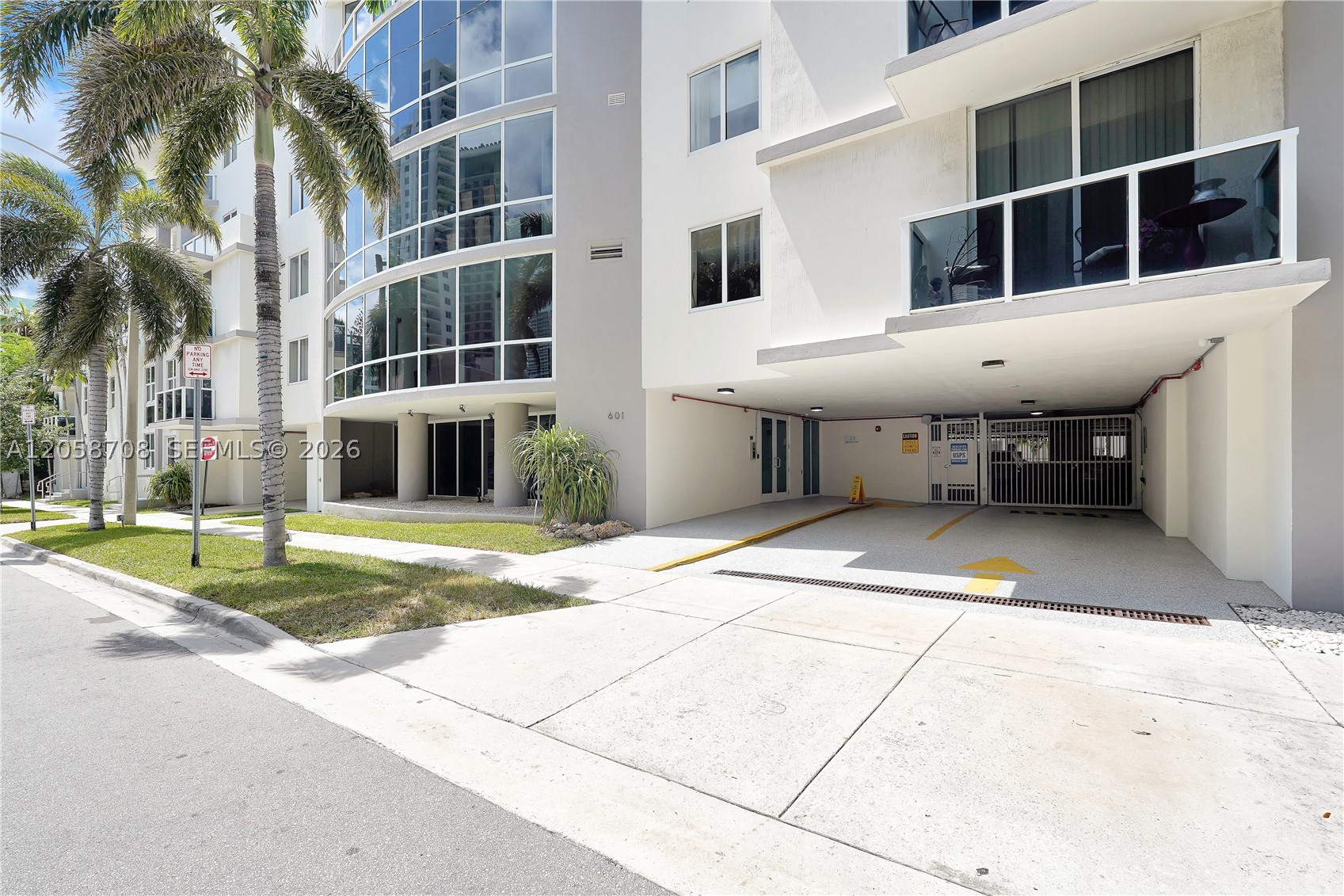 601 NE 23rd St #901, Miami FL 33137