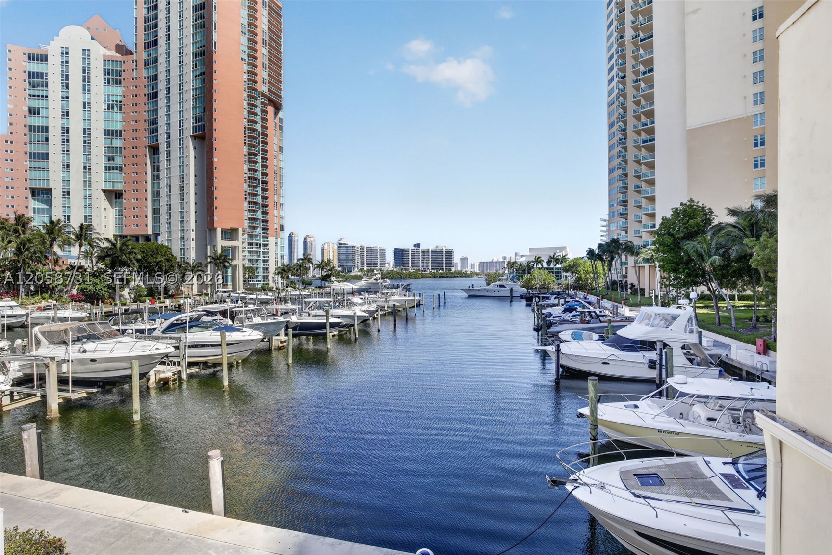 3330 NE 190th St #UPH14, Aventura FL 33180