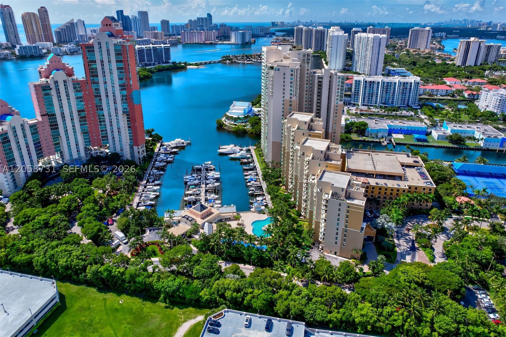 3330 NE 190th St #UPH14, Aventura FL 33180