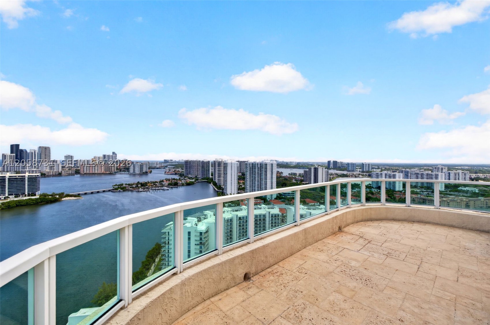 3330 NE 190th St #UPH14, Aventura FL 33180