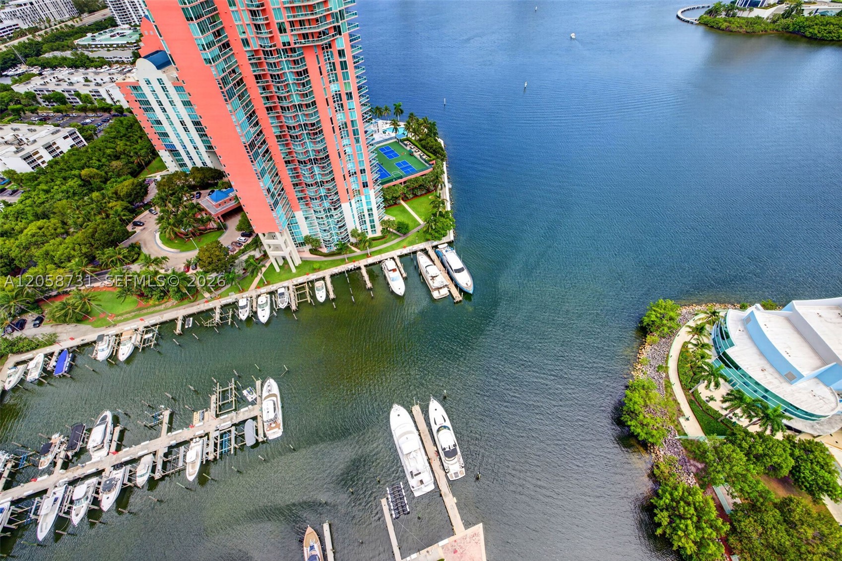 3330 NE 190th St #UPH14, Aventura FL 33180