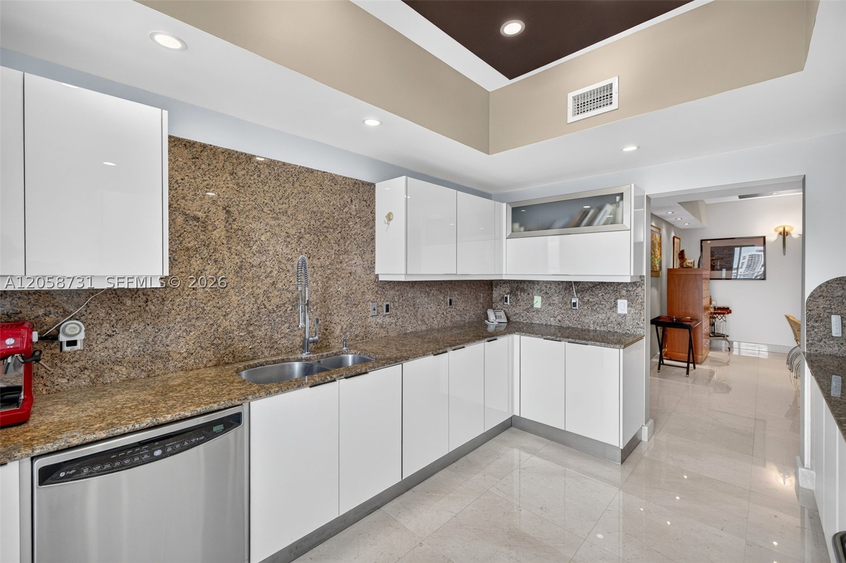 3330 NE 190th St #UPH14, Aventura FL 33180
