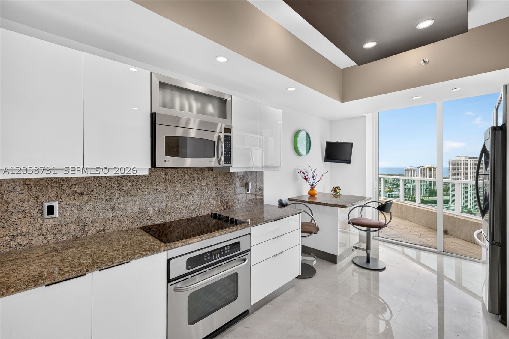 3330 NE 190th St #UPH14, Aventura FL 33180