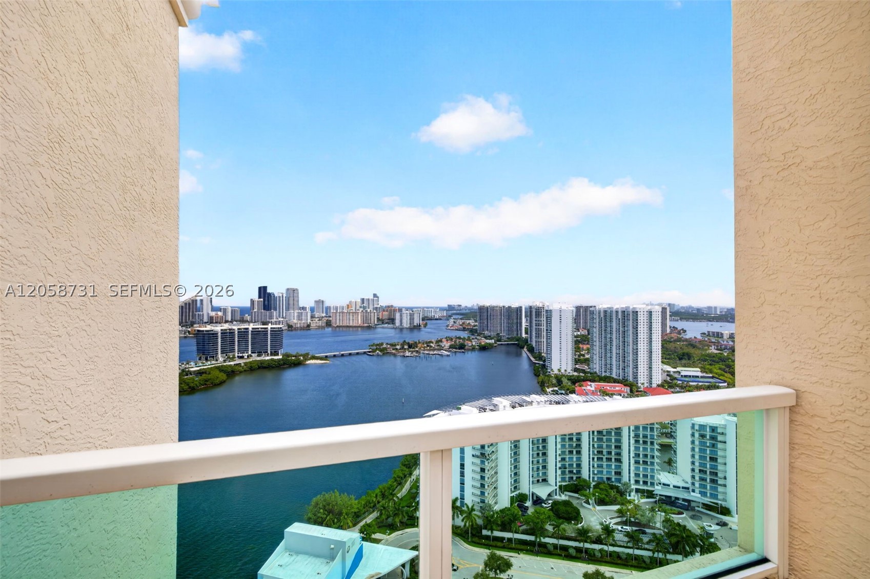 3330 NE 190th St #UPH14, Aventura FL 33180