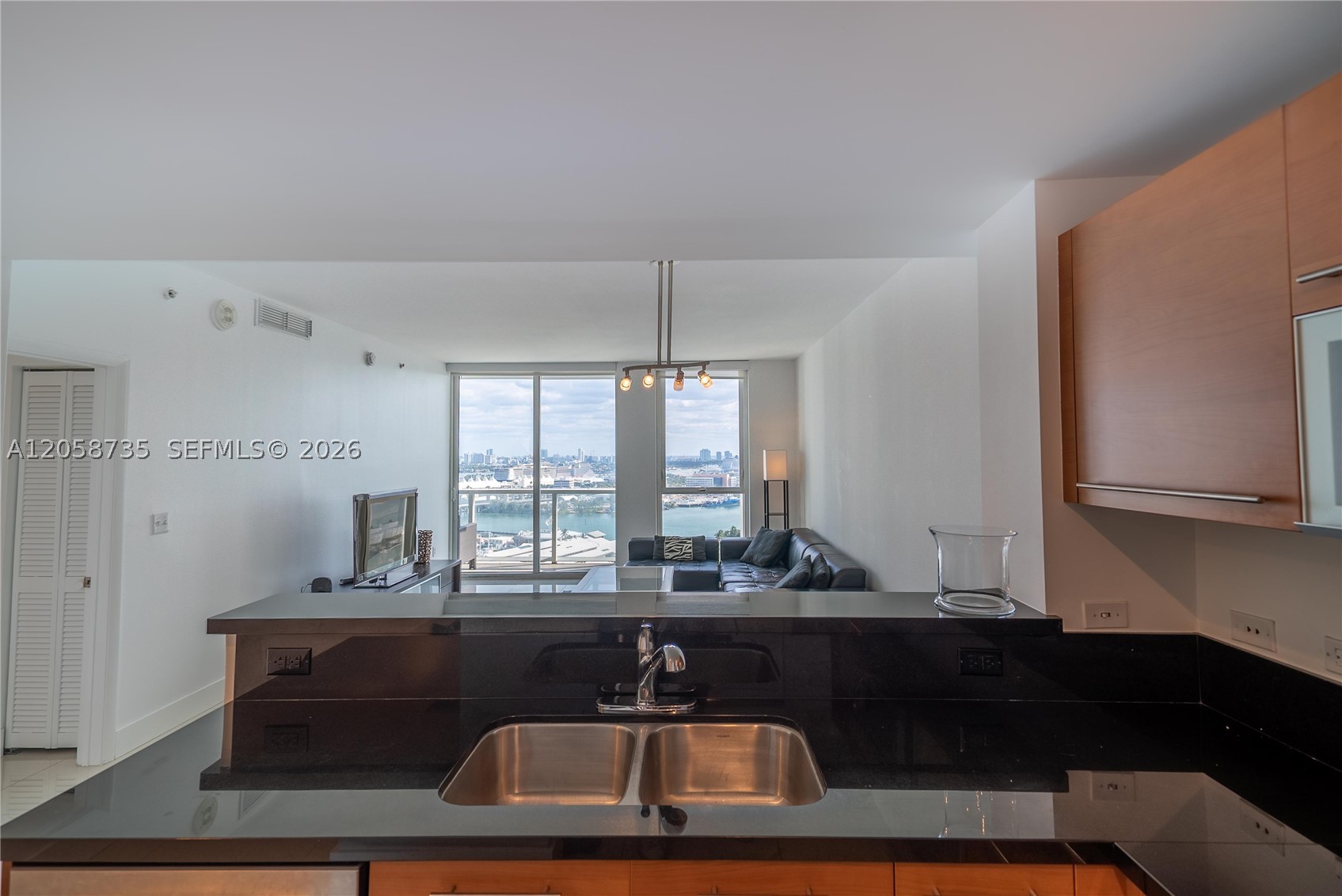 253 NE 2nd St #2107, Miami FL 33132